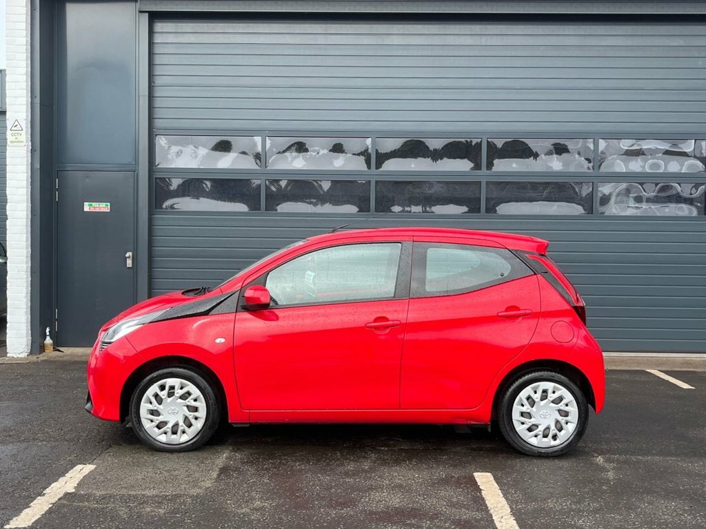 Toyota Aygo 1L X-play Red #2