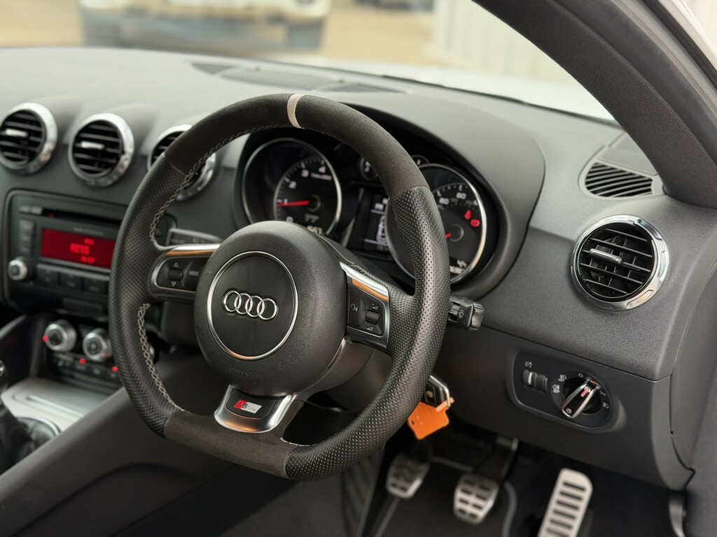Audi TT 2.0 Tfsi Black Edition White #2