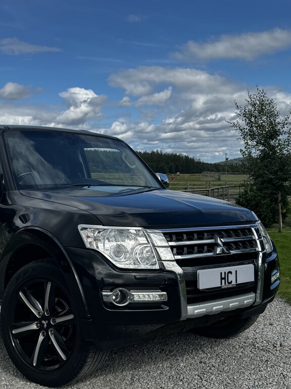 Mitsubishi Shogun Suv 3.2 Di-dc Barbarian 2017 ST17SUX Black #2