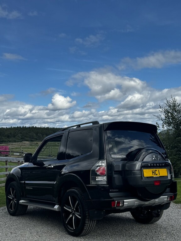 Mitsubishi Shogun Suv 3.2 Di-dc Barbarian 2017 ST17SUX Black #6