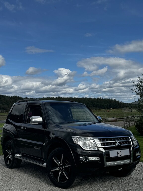 Mitsubishi Shogun Suv 3.2 Di-dc Barbarian 2017 ST17SUX Black #3