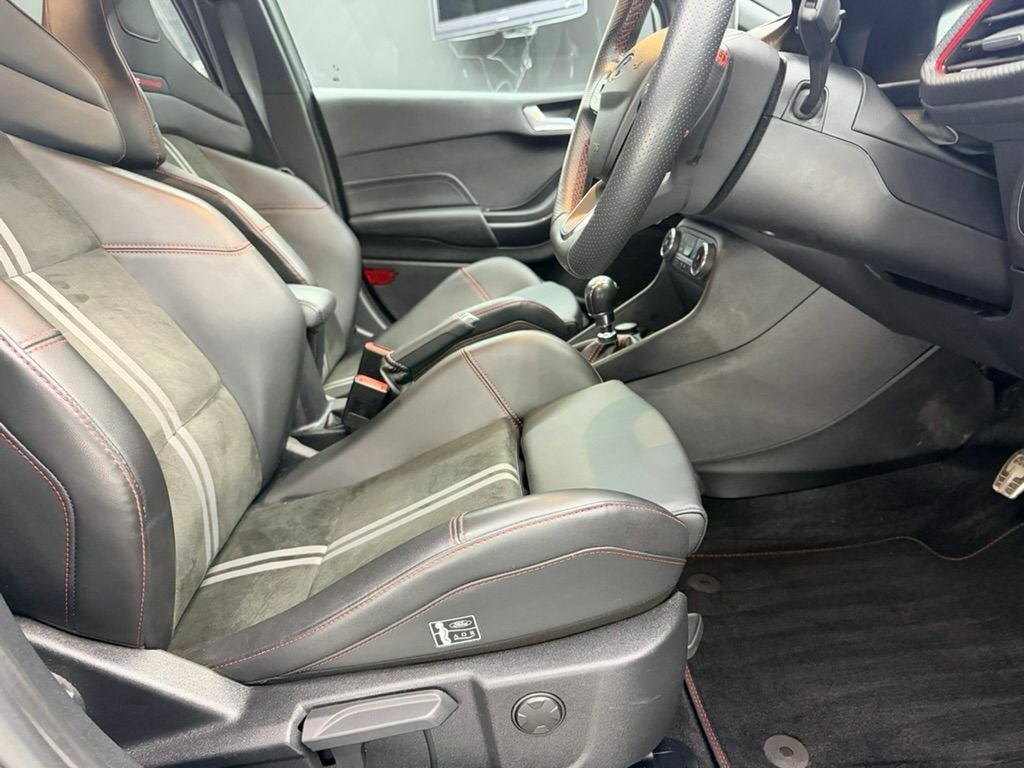 Ford Fiesta Titanium Red #8
