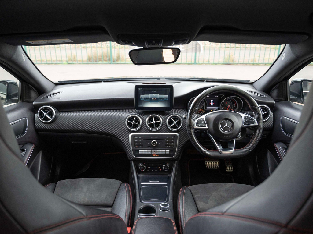 Mercedes-Benz A Class 1.6 Amg Line Executive 7G-dct Euro 6 Ss Black #2
