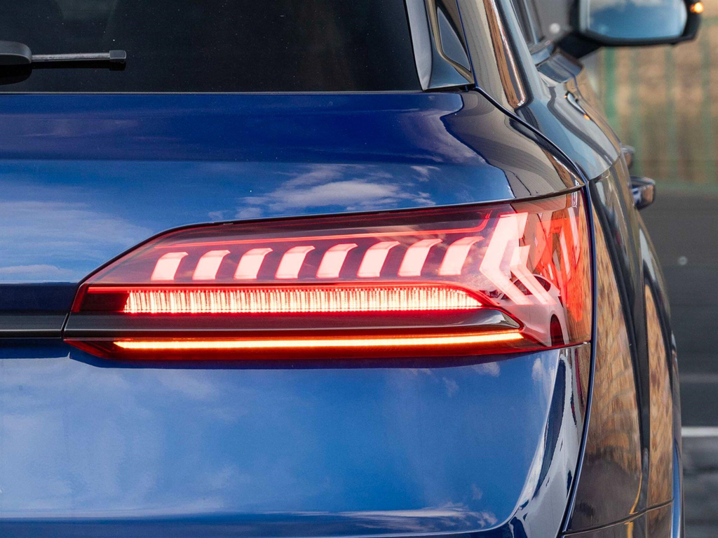 Audi SQ7 4L Vorsprung Black #57