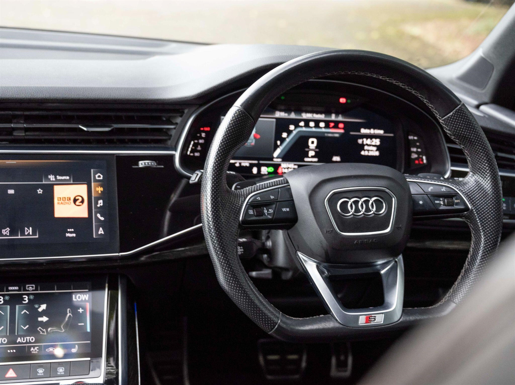 Audi SQ7 4L Vorsprung Black #77