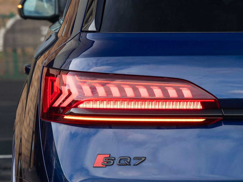 Audi SQ7 4L Vorsprung Black #56