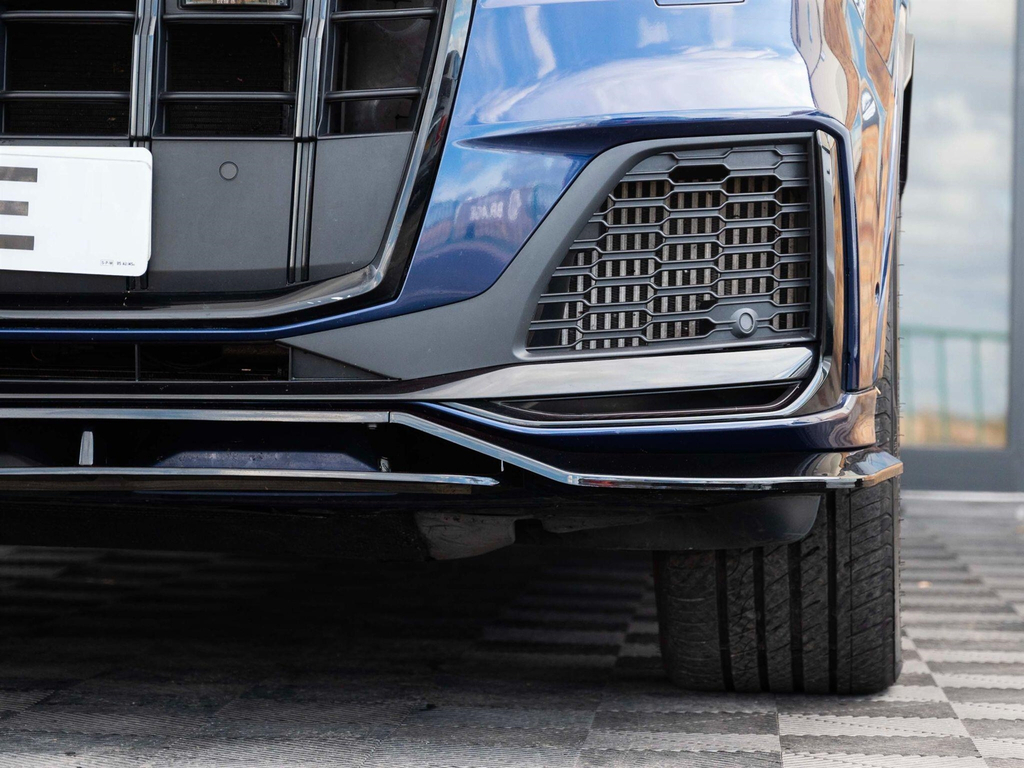 Audi SQ7 4L Vorsprung Black #54