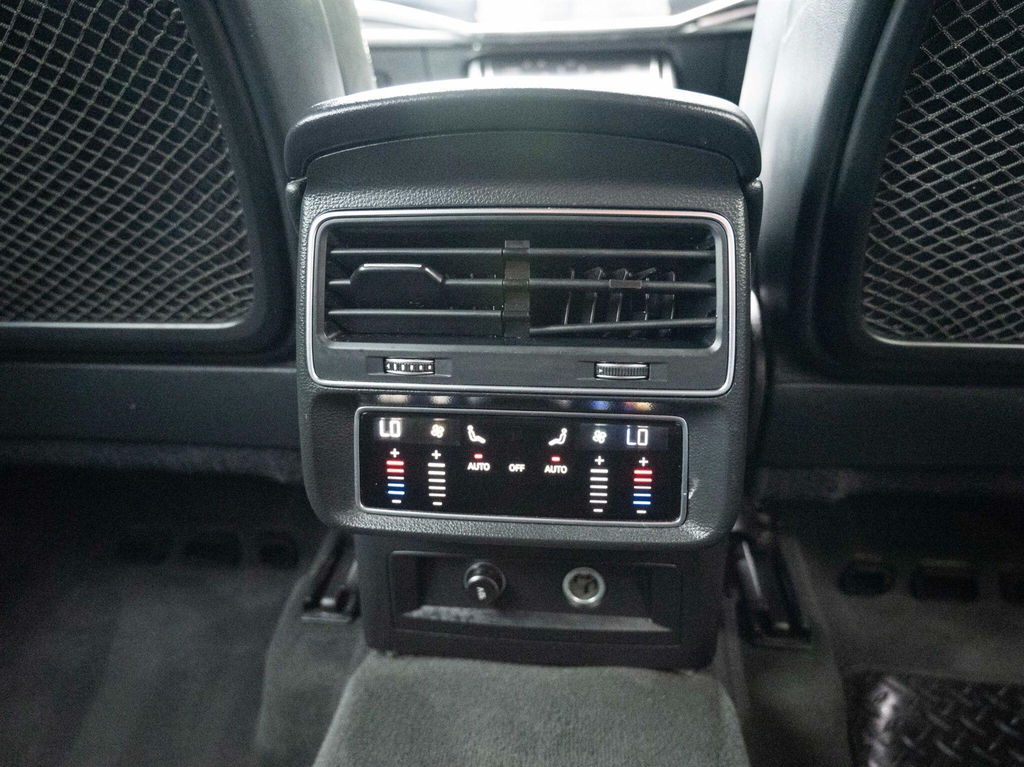 Audi SQ7 4L Vorsprung Black #45
