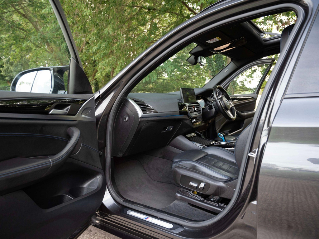 BMW iX3 210Kw Premier Edition Pro 80Kwh 2022 Black #25