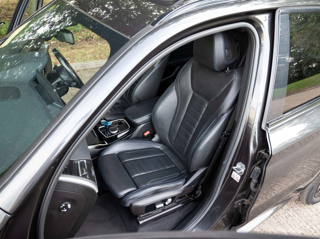 BMW iX3 210Kw Premier Edition Pro 80Kwh 2022 Black #24