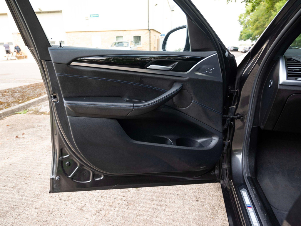 BMW iX3 210Kw Premier Edition Pro 80Kwh 2022 Black #18