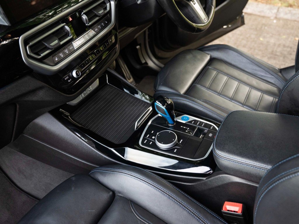 BMW iX3 210Kw Premier Edition Pro 80Kwh 2022 Black #28