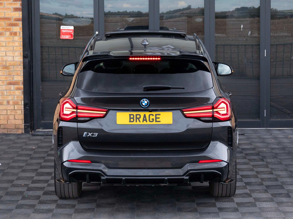 BMW iX3 210Kw Premier Edition Pro 80Kwh 2022 Black #4