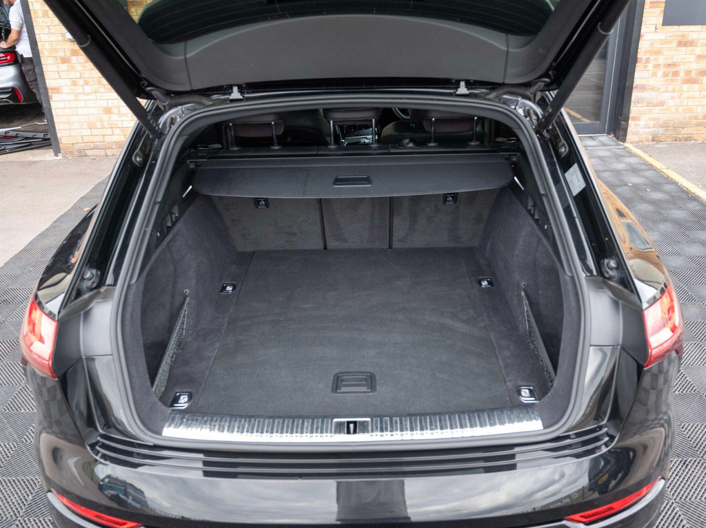 Audi E-tron Sportback Black Edition 55 Quattro 300,00 Kw Blue #64