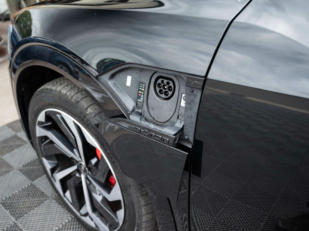 Audi E-tron Sportback Black Edition 55 Quattro 300,00 Kw Blue #93