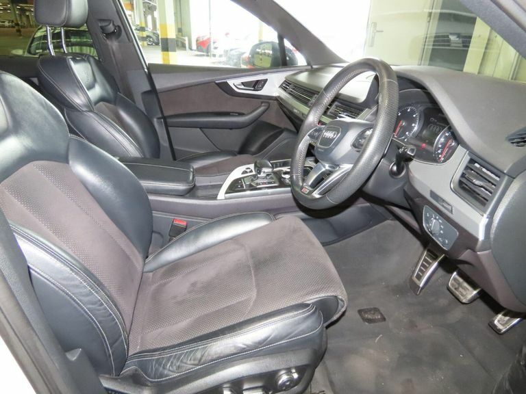 Audi Q7 S Line Black #10
