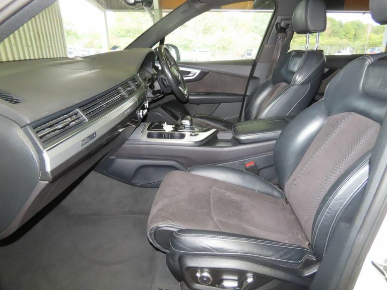 Audi Q7 S Line Black #11
