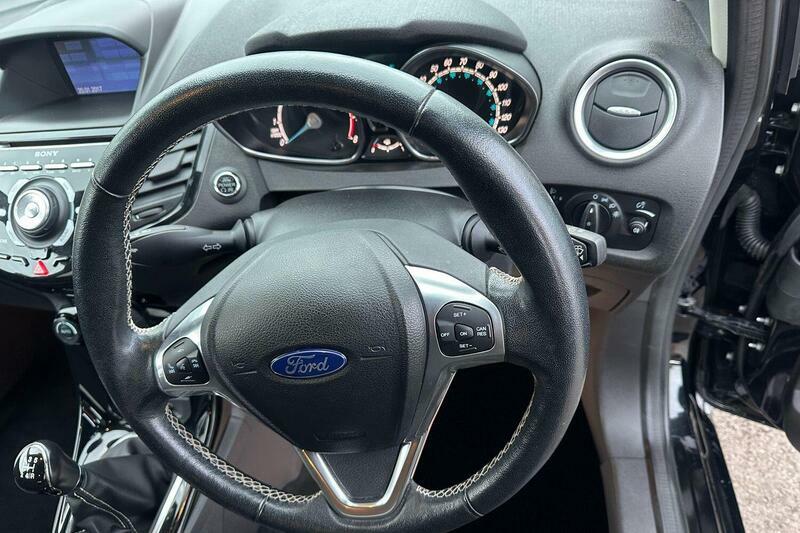 Ford Fiesta 1.25 Silver Silver #15