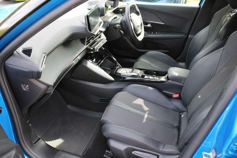 Peugeot e-2008 50Kwh Gt 7Kw Charger Blue #2