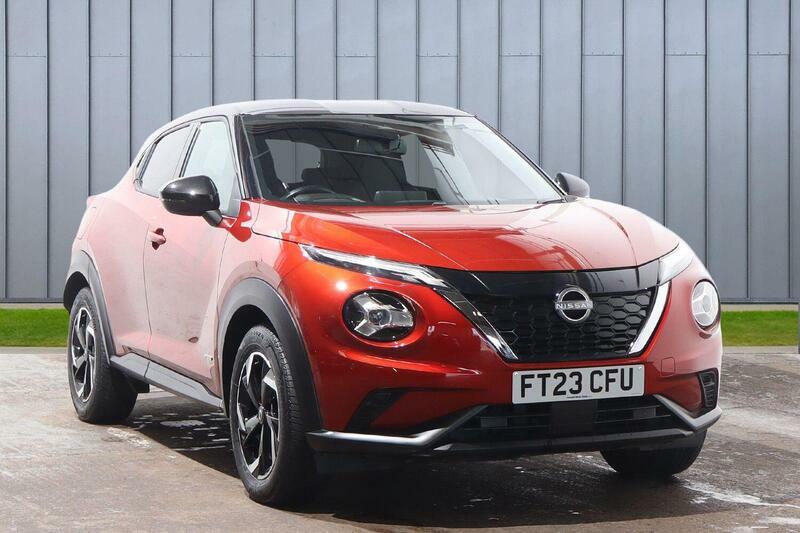 Nissan Juke 1.6 N-connecta Euro 6 Red