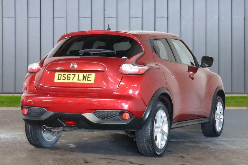 Nissan Juke 1.6 N-connecta Xtron Euro 6 Red #4