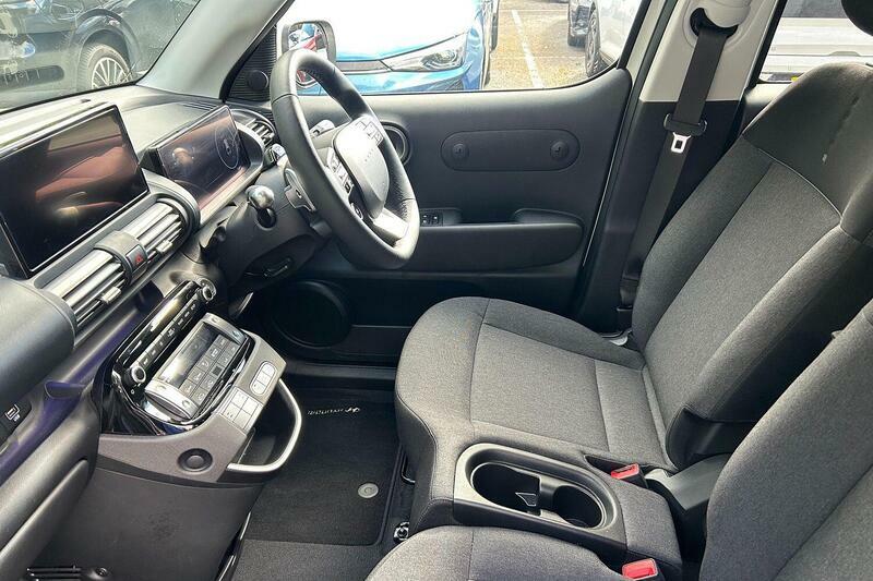 Hyundai Inster Long Range 49Kwh 02 Beige