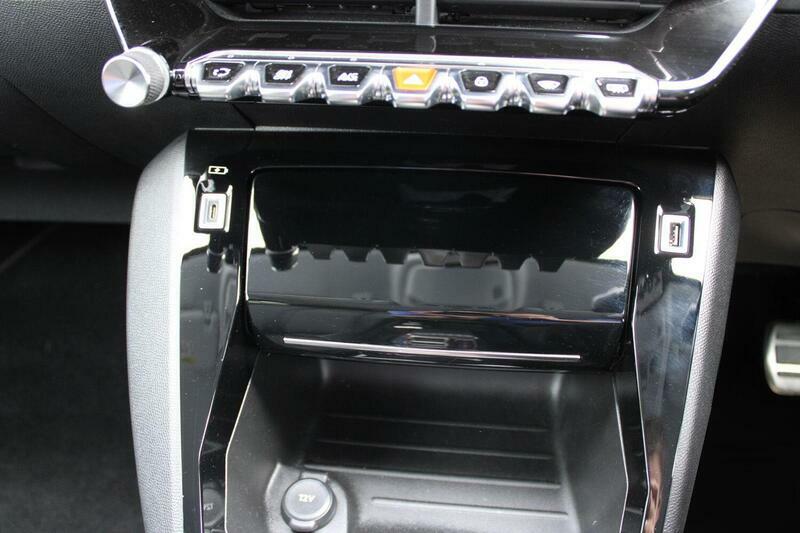 Peugeot 208 Gt Black #24