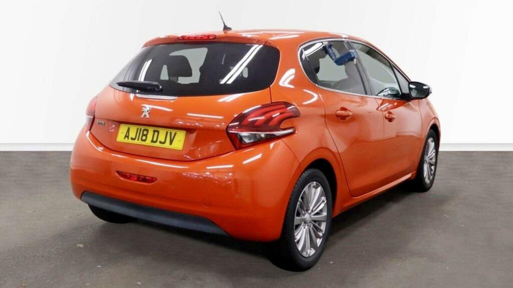 Peugeot 208 Allure Orange #3