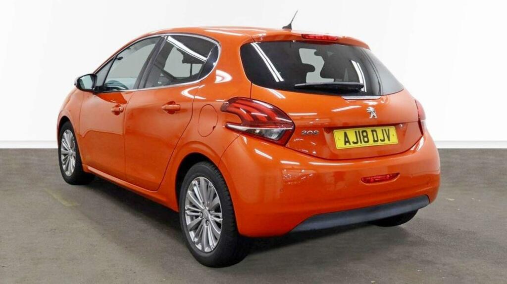 Peugeot 208 Allure Orange #4