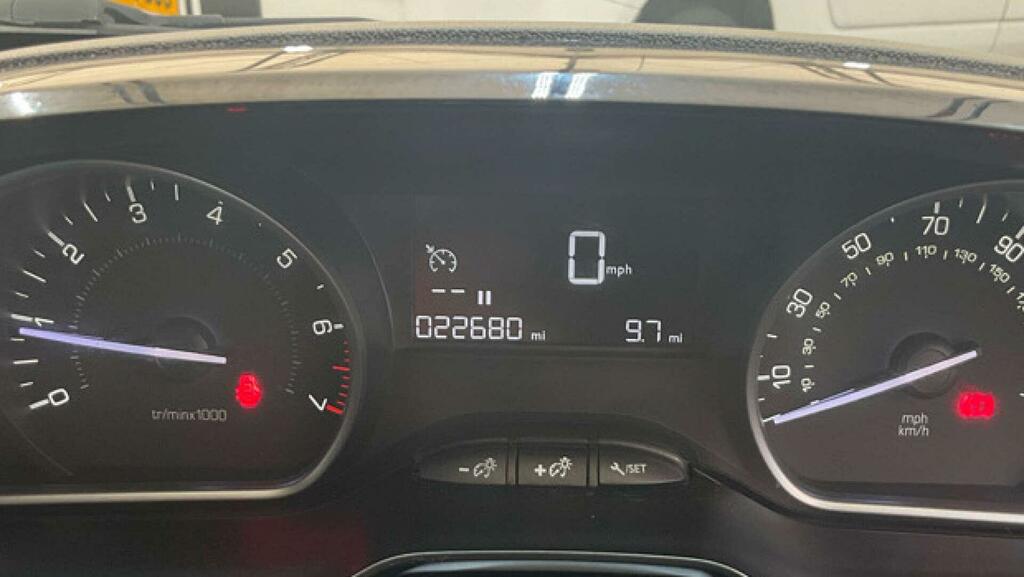 Peugeot 208 Active White #7