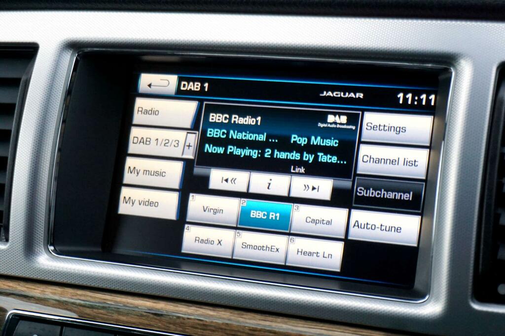 Jaguar XF Luxury D White #22