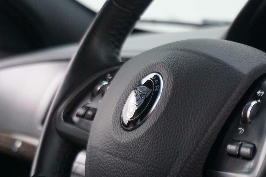 Jaguar XF Luxury D White #14