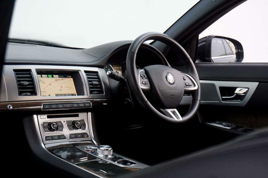 Jaguar XF Luxury D White #16