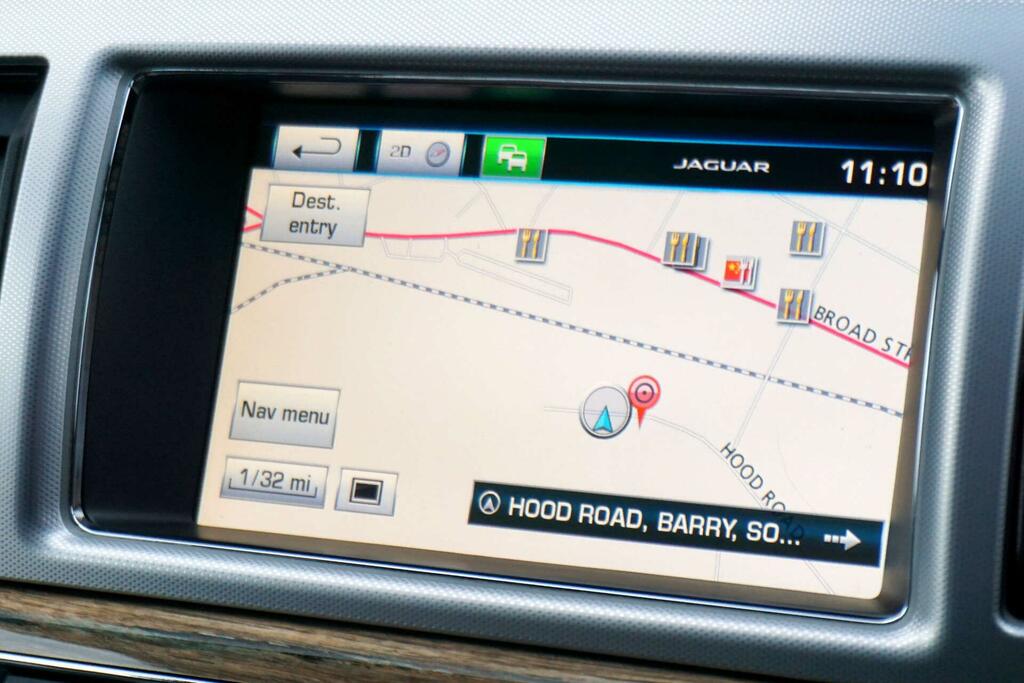 Jaguar XF Luxury D White #20