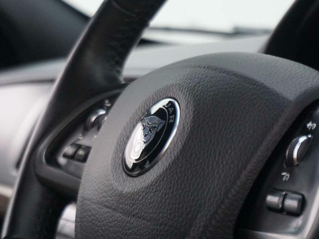 Jaguar XF Luxury Black #2