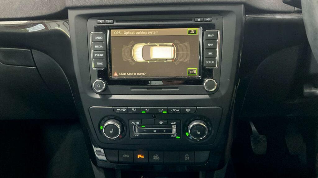 Skoda Yeti 2L Adventure White #8