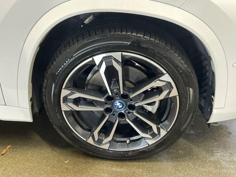 BMW iX1 Edrive20 M Sport White #12