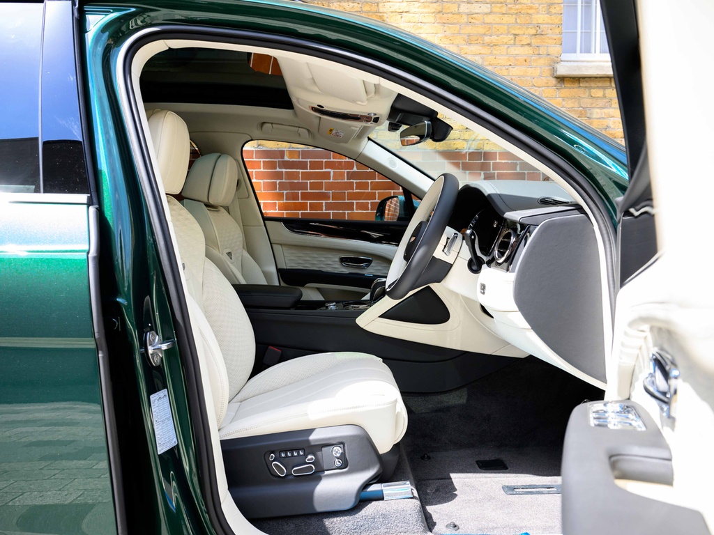 Bentley Bentayga 4.0 V8 Touring Spec Ewb Black #100