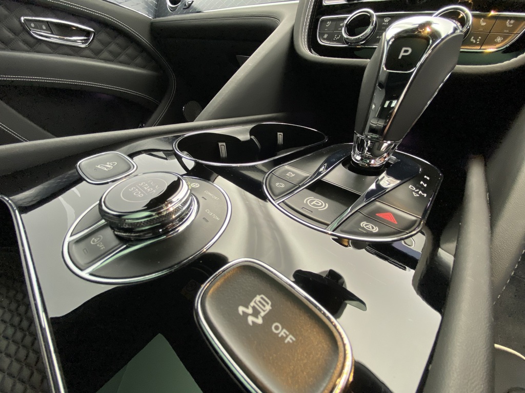 Bentley Bentayga Azure V8  #23