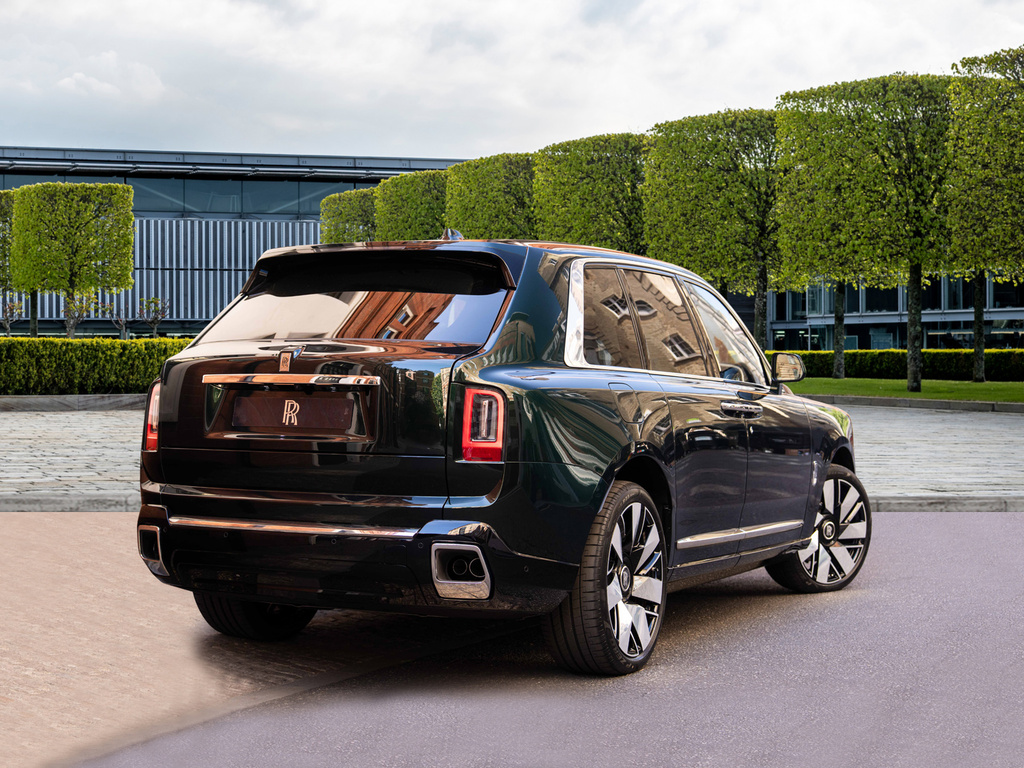 Rolls-Royce Cullinan Suv #2