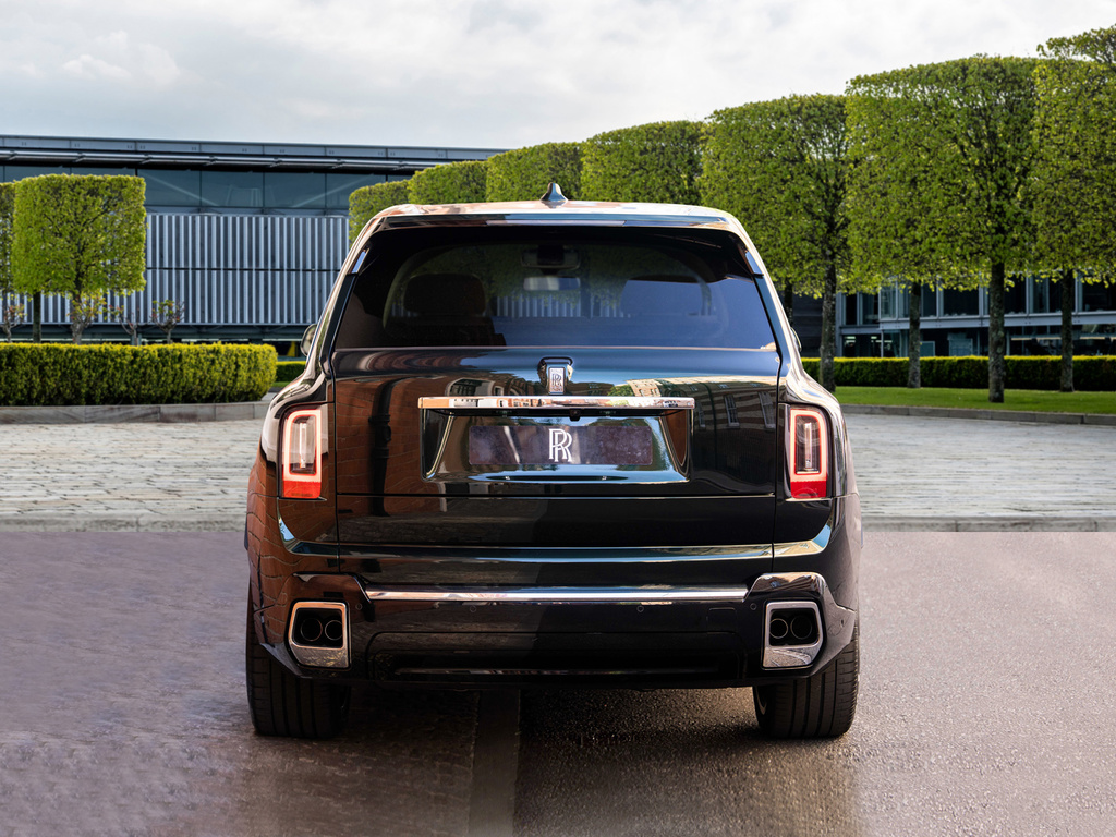 Rolls-Royce Cullinan Suv #5