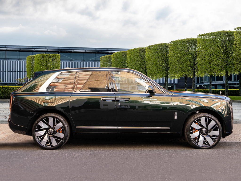 Rolls-Royce Cullinan Suv #3