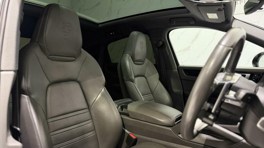 Porsche Cayenne 3.0T V6 Platinum Edition Coupe Tiptroni #4