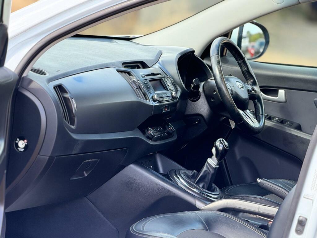 Kia Sportage White #20