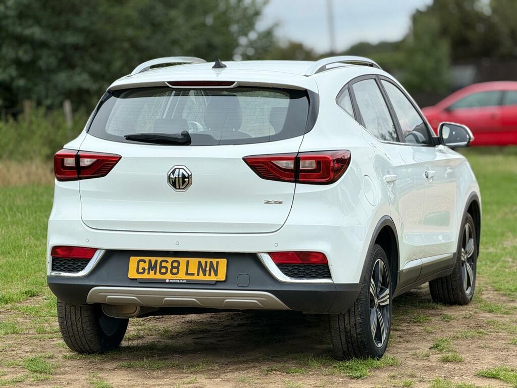 MG ZS 72.6Kwh Trophy Connect Long Range White #5