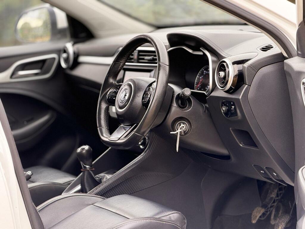 MG ZS 72.6Kwh Trophy Connect Long Range White #2