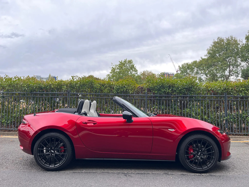 Mazda MX-5 2.0 Skyactiv-g Homura Convertible Manua Red