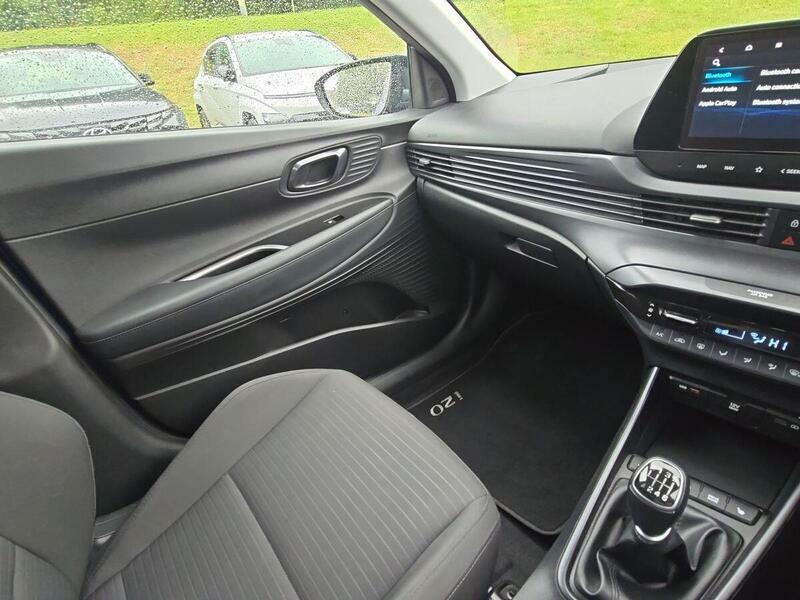 Hyundai I20 Hatchback White #29