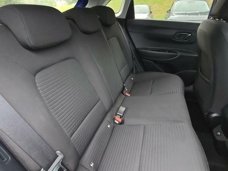 Hyundai I20 Hatchback White #19