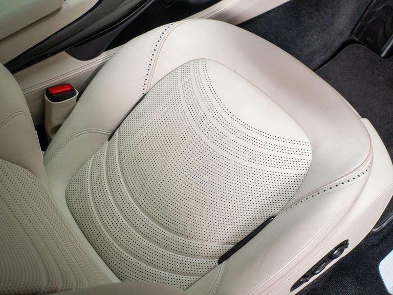 Aston Martin DBX Estate Black #26